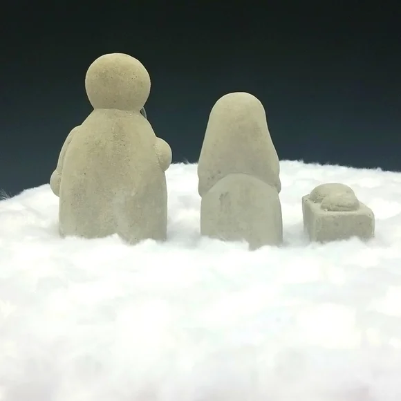 Hand Crafted Handmade Snowman Nativity Scene - Picture 4 of 8